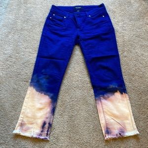 Women's white house black market slim crop jean. Royal blue and tie dyed bottom
